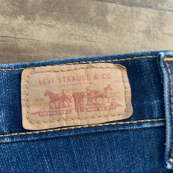 Like new Levi’s 512 slimming boot cut - Picture 8 of 8